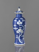 Meiping vase with cover, maker, ceramics; meiping vessel with cover; blue-and-white porcelain