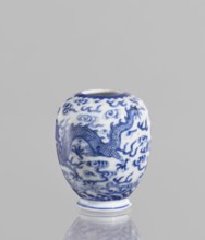 Vase, ceramics, blue and white porcelain, phoenixes, dragons, clouds; Chinese, Qianlong style, 19th