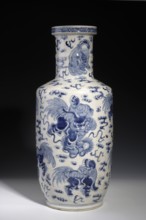 Tall bang chui vase, Chinese, Qing dynasty Kangxi period, 1662–1722, 17th century. Blue-and-white