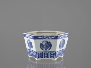 Flowerpot, Chinese, Qing dynasty 1644–1911, blue-and-white porcelain jardinnière decorated with