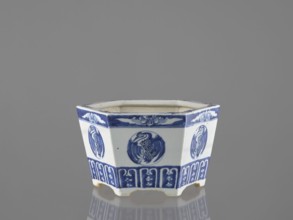 Flowerpot, Chinese, Qing 1644–1911, 18th/19th century. Blue-and-white porcelain jardinnière with
