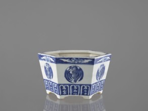 Flowerpot, Chinese, Qing dynasty 1644–1911, 18th–19th century. Blue-and-white porcelain jardinière