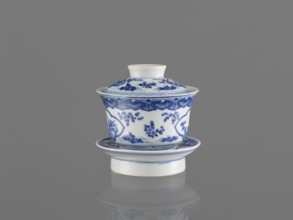 Bowl on a base with a lid, ceramics, blue and white porcelain, Chinese art, female images, figural