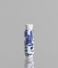Flask - snuffbox, Chinese, blue-and-white porcelain with pearls and cloud and dragon decoration,