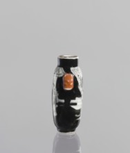 Flask - snuffbox, Chinese, ceramics; flask with figurative genre scenes of horses and riders; Qing