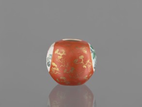 Vase, Chinese, Qing 1644–1911, early 19th century. Porcelain jug/vessel with birds, female images,
