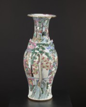 Vase, Chinese, colored porcelain, 19th century, decorated with battle scenes, figural scenes, court