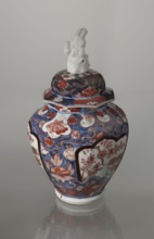 Vase with cover, Japanese, Edo period 18th century; porcelain, Imari style; decorated with flowers,