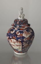 Vase with cover, Japanese, Edo period 18th century, porcelain Imari, decorated with flowers, tree,