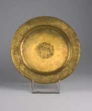 Flat metal plate with a slightly raised rim, 13th century, Iran. Diameter 20.8 cm, height 2.2 cm,