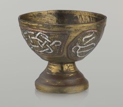 Bowl, decorated with braid and stylized Arabic inscriptions in cartouches on a punched background;