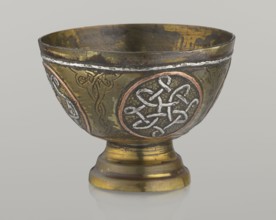 Bowl, gift, Islamic art, Arabic, geometric motifs; decorated with braided and arabesque motifs in