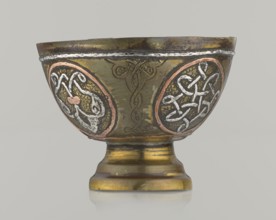 Bowl, Islamic art, Arabic culture, geometric motifs, decoration with braided and arabesque motifs