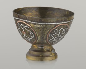 Bowl, Islamic art, Arabic culture, geometric motifs; decoration with braided and arabesque motifs