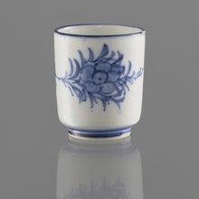 Bowl, Chinese, Qing 1644–1911, 19th/20th century. Porcelain vessel on a ring-shaped foot, height 5
