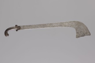 Sabre of the bark type, Indian culture. With a curved hilt and a similarly expanded engraving.