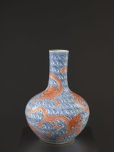 Vase-bottle, Chinese, Qing dynasty, Qianlong period 1736–1795, 18th century. Blue-and-white