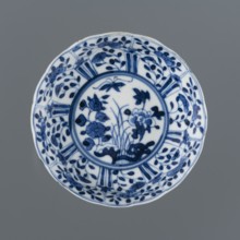 Bowl with a serrated edge, Chinese, Qing dynasty 1644–1911, Xuande style 1426–1435, blue-and-white