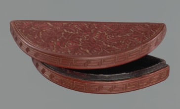 Box with a lid, Chinese art, Chinese culture, Ming 1368–1644, boxes, peonies, meander ornament,