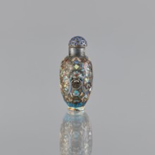 Snuffbox with stopper, cloisonné enamel, Chinese, figural scenes and plant ornament, handles;