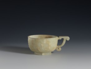 Bowl, Chinese, Qing dynasty 1644–1911, 18th century, China; porcelain vessel with rueding pattern