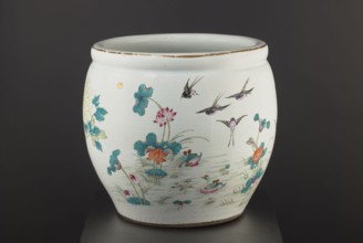 Pool - aquarium, Chinese art, Chinese culture, Qing 1644–1911, Qing style, aquarium ceramic vessel