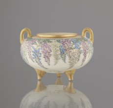 Incense burner koro with cover by Kinkozan Sobei VII 1867–1927, with Kinkozan workshop co-creator.
