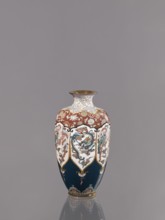 Vase, cloisonné enamel. Vase on a small, ring-shaped foot with a short neck ending in a spout