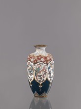 Vase, cloisonné enamel. Vase on a small, ring-shaped foot with a short neck ending in a spout