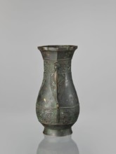 Hu-type vase, hu vessel, Chinese, Ming dynasty 1368–1644, Xuande period 1426–1435 attributed,