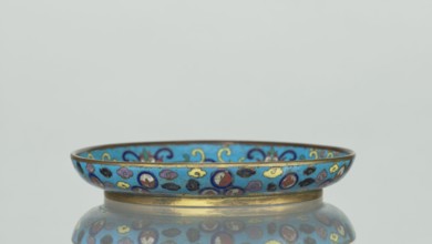 Plate, Chinese, Qing dynasty 1644–1911, 19th century. Cloisonné enamel round plate with a flat