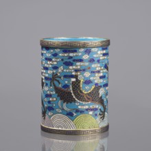 Brush vessel, cloisonné enamel, Qing dynasty 1644–1911, 19th century China. Decorated with dragons,