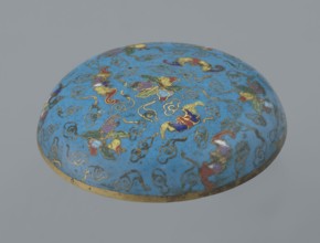 Round box with a lid, Chinese, Qing 1644–1911, cloisonné enamel, cylindrical flattened shape on a