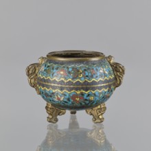 Ding incense burner, Chinese cloisonné ceremonial vessel, Qing dynasty 18th century. Ding tripod