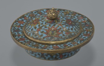 Tin with a lid, Chinese, Qing dynasty, Qianlong period, cloisonné enamel. Cylindrical tin with a