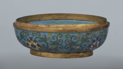 Box with a lid;, Chinese, Qing dynasty, Qianlong period, 18th century. Cloisonné enamel spheroidal