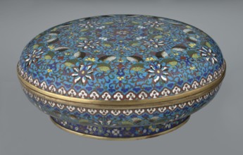 Box with lid, cloisonné enamel, Chinese, Qing dynasty, Qianlong period, 18th century. Large