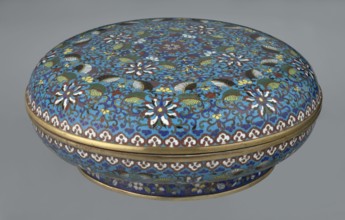 Box with lid, gift, Chinese, Qing dynasty Qianlong period, cloisonné enamel. Large