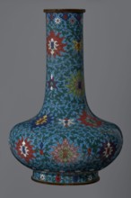 Vase, gift, Chinese, Qing dynasty 1644–1911, cloisonné enamel; subject: lotuses and lotus tendrils
