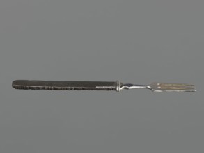 Fork with knife handle kozuka, Japanese, Edo period 1603–1868, 18th century; materials: metal