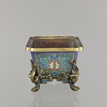 Flower pot incense burner on four legs, 18th century, China, Qing 1644–1911. Cloisonné enamel