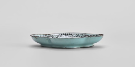 Plate, Chinese, painted enamel, Qing dynasty 1644–1911, 18th century, genre scenes, vessel, height