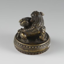 Seal stamp, ; fo iconography; buttons; Qing style; zoomorphic motifs; Chinese culture; lions