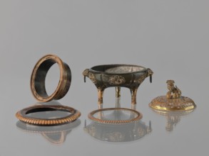 Incense burner kôro of the ding type with a cover, ding vessels, Japanese art, floral pattern,
