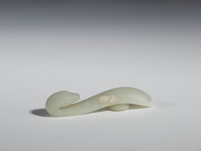 Belt clasp, Chinese, lizards zoological motif, Qing 1644–1911. Smooth, rounded handle. Milky-white