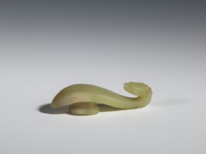 Belt clasp, Chinese, dragons iconography, Qing 1644–1911. Pointed handle and slightly marked side