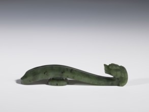 Belt clasp, Chinese, dragons iconography, Qing 1644–1911, 18th–19th century, China, spinach jade