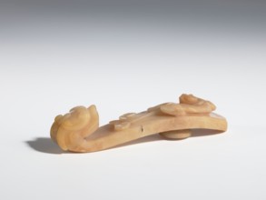 Belt clasp, purchase provenance; Chinese; tigers; dragons; Qing 1644–1911; On the handle are