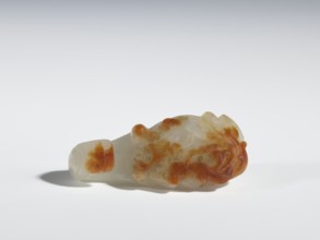 Belt clasp, Chinese, dragons iconography, plant ornament, Qing 1644–1911, jade with chalcedony