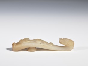 Belt clasp, Chinese, Chinese art, dragons iconography, Qing 1644–1911, bas-relief handle with a